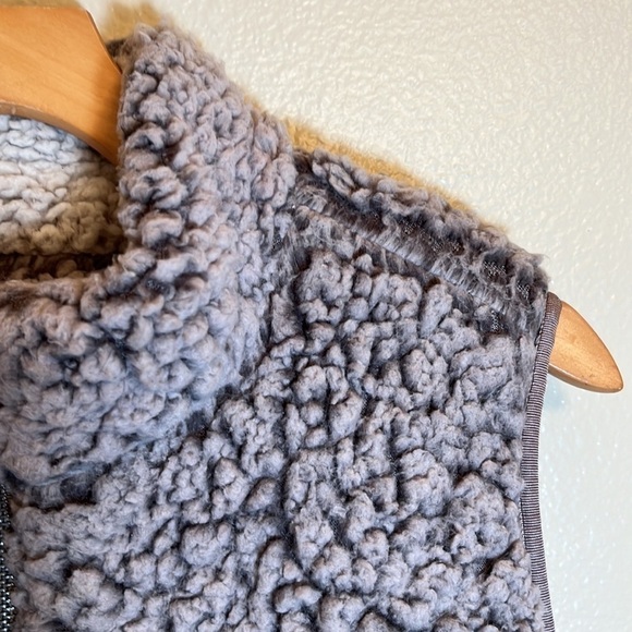 THREAD + Supply Fleece Fuzzy Vest Size Large - Picture 7 of 14